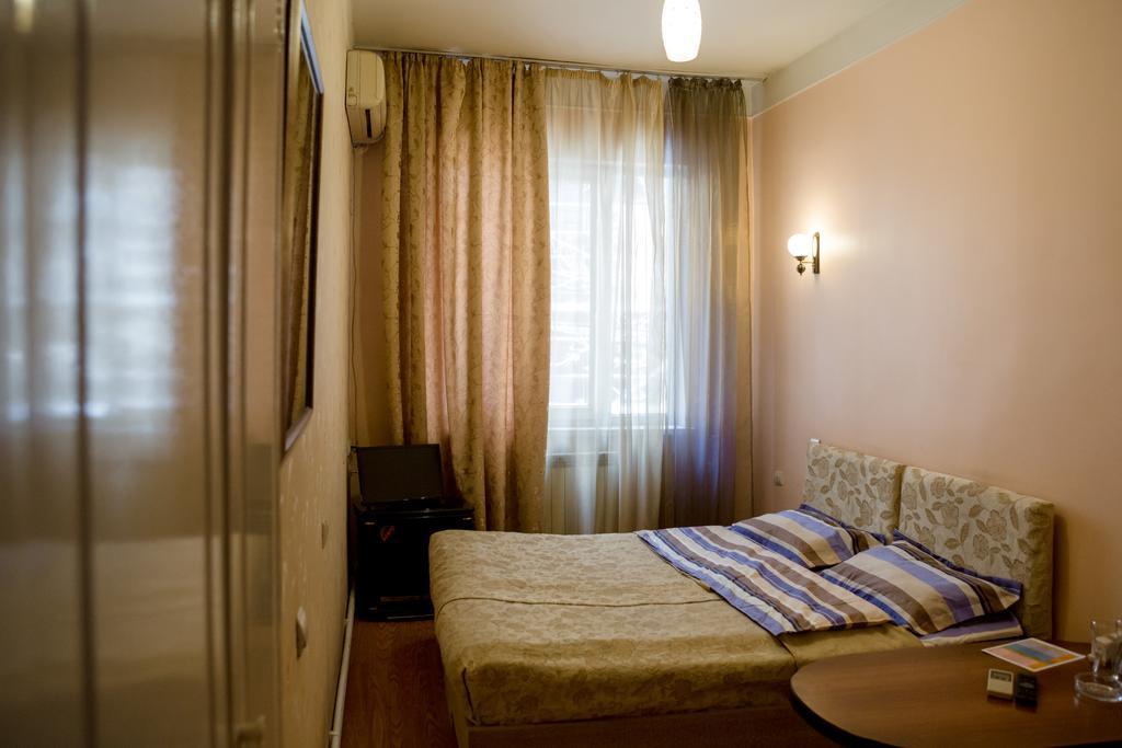 Hotel Mini เยเรวาน ภายนอก รูปภาพ