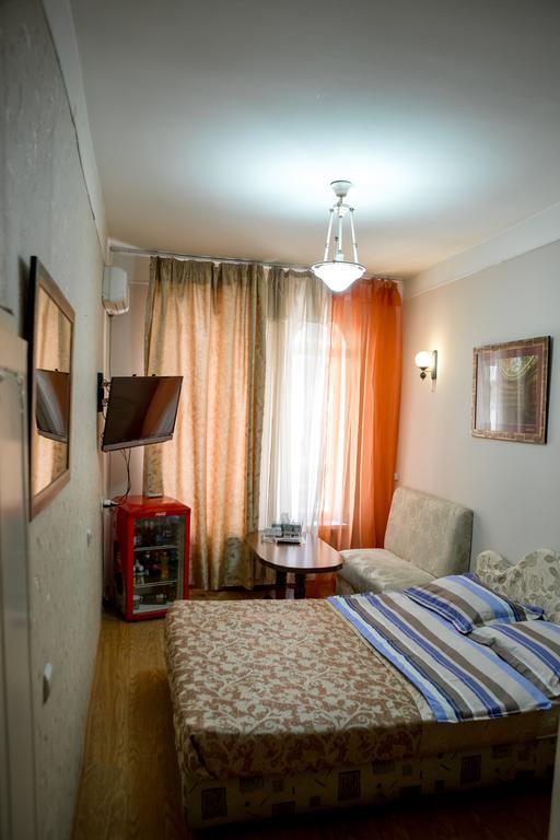 Hotel Mini เยเรวาน ภายนอก รูปภาพ